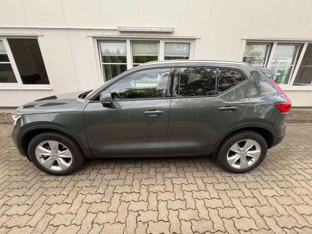 Gebraucht Volvo XC40 Core 163 PS (119 kW) 2025 Grün SUV