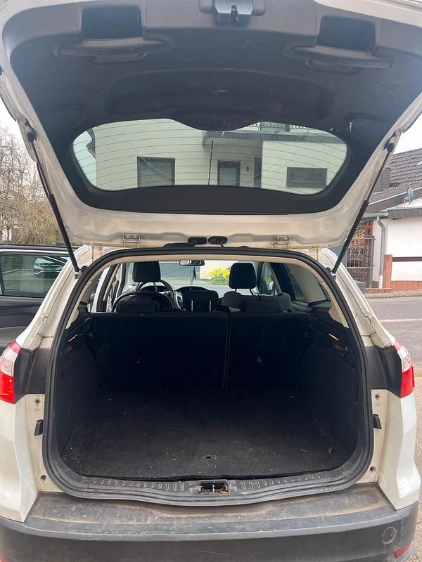 Gebraucht Ford Focus 105 PS (77 kW) 2013 Weiß Kombi