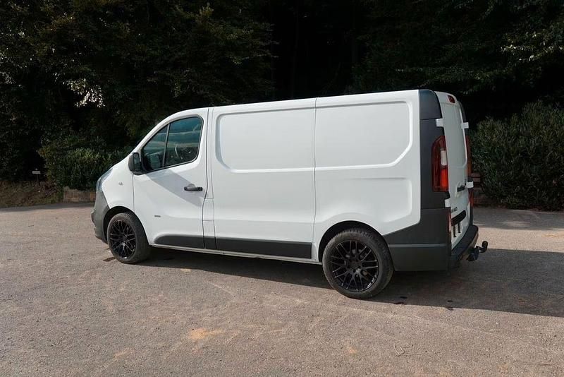 Gebraucht Opel Vivaro S 121 PS (88 kW) 2016 Weiß Van / Kleinbus