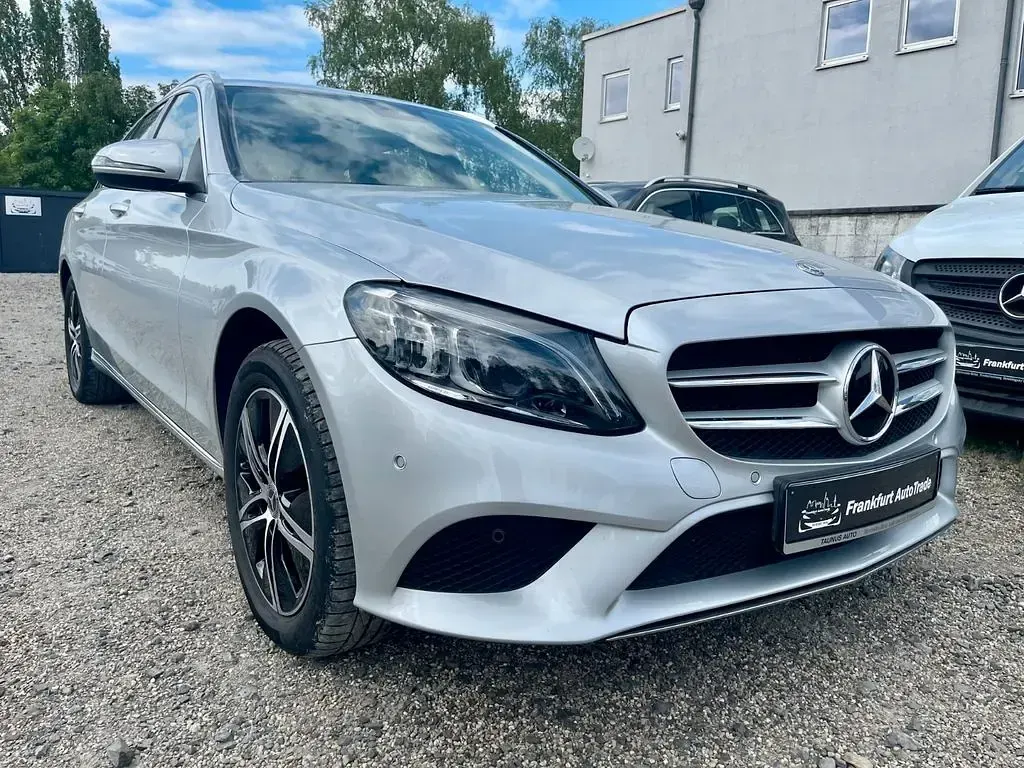 Gebraucht Mercedes C220 194 PS (142 kW) 2019 Silber Limousine