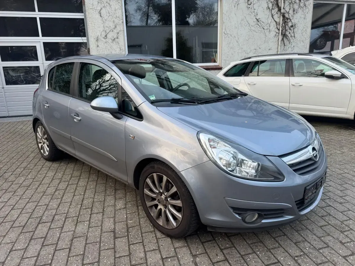 Gebraucht Opel Corsa Innovation 90 PS (66 kW) 2009 Silber Kleinwagen