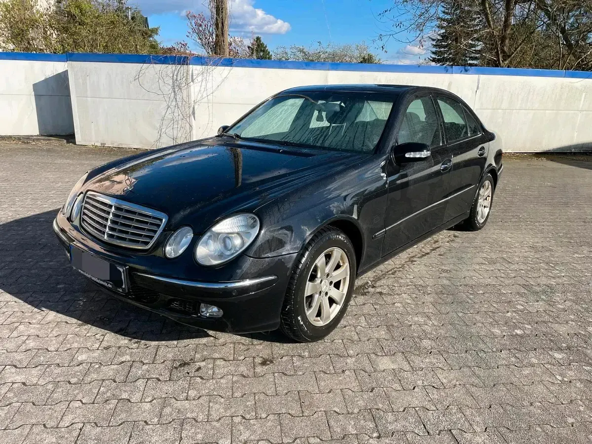 Gebraucht Mercedes E220 150 PS (110 kW) 2004 Schwarz Limousine