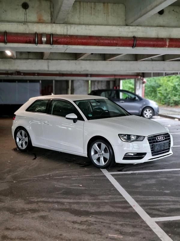 Weiß Gebraucht 2013 Audi A3 Limousine | 7.750 € (Superpreis) - Bild 1/4