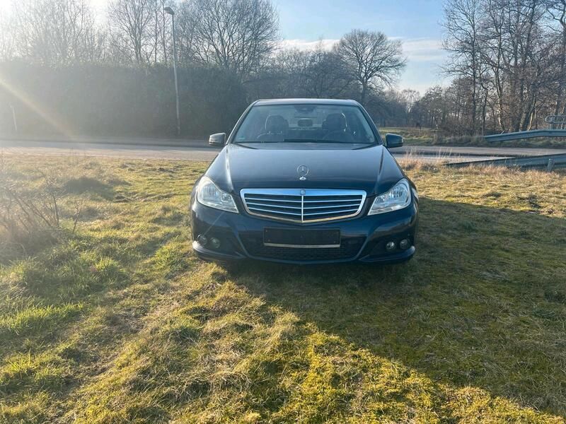 Blau Gebraucht 2011 Mercedes C200 Limousine | 8.500 € (Guter Preis) - Bild 1/4
