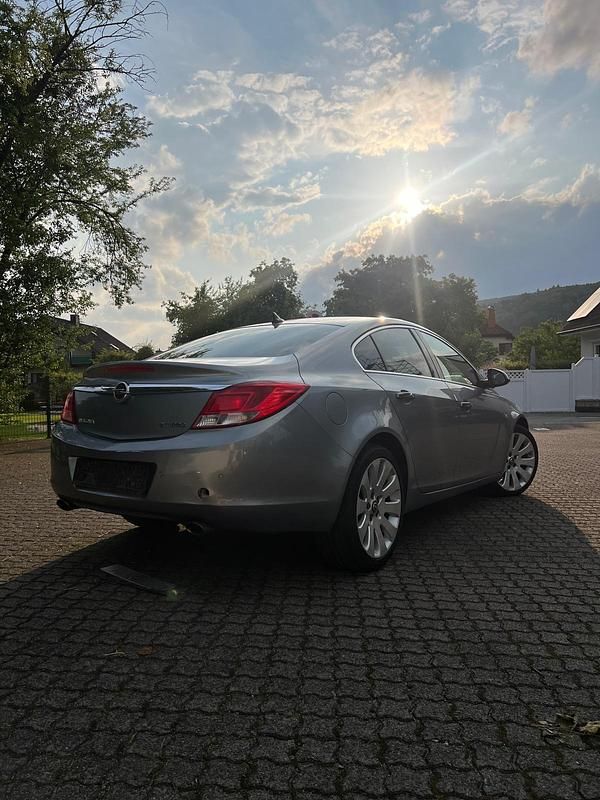 Gebraucht Opel Insignia 193 PS (141 kW) 2013 Silber Limousine