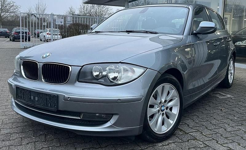 Grau Gebraucht 2010 BMW 118 Sport Line Kleinwagen | 3.440 € (Superpreis) - Bild 1/4