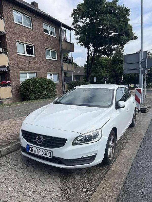 Gebraucht 2016 Volvo V60 Business Edition Kombi | 7.000 € (Superpreis) - Bild 1/4