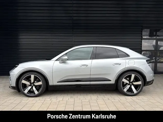 Gebraucht Porsche Macan Turbo 469 kW (639 PS) 2025 Dolomitsilbermetallic SUV