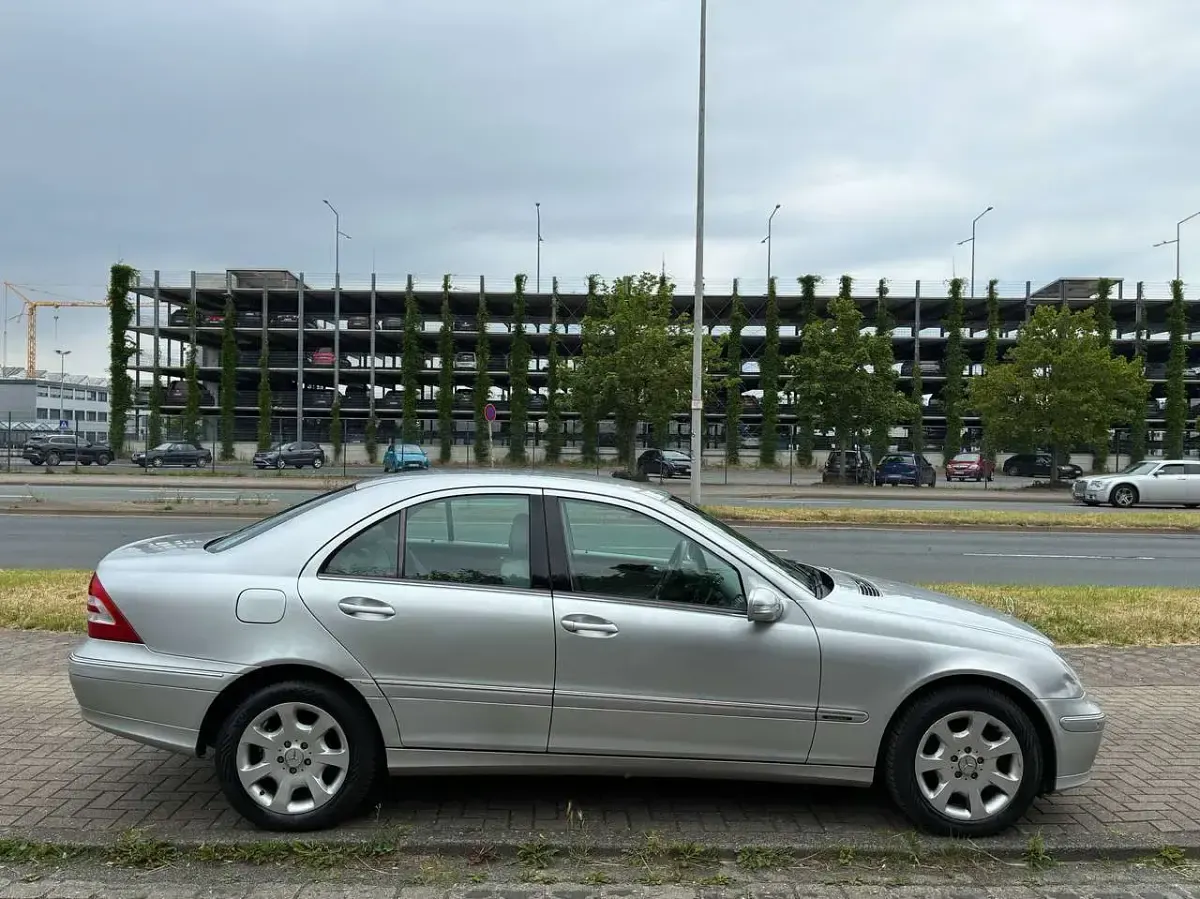 Gebraucht Mercedes C200 163 PS (119 kW) 2004 Brillantsilber  metalliclack Limousine