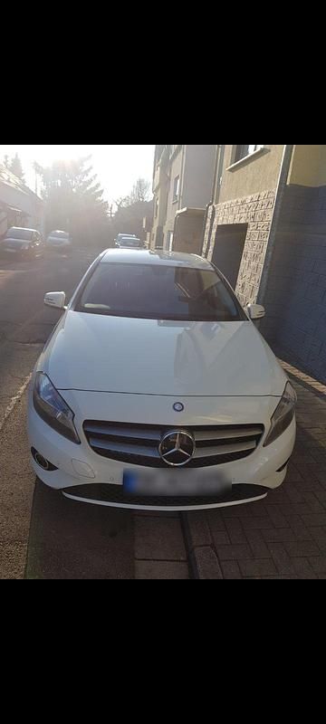 Weiß Gebraucht 2014 Mercedes A180 Night Coupé | 11.800 € (Fairer Preis) - Bild 1/4