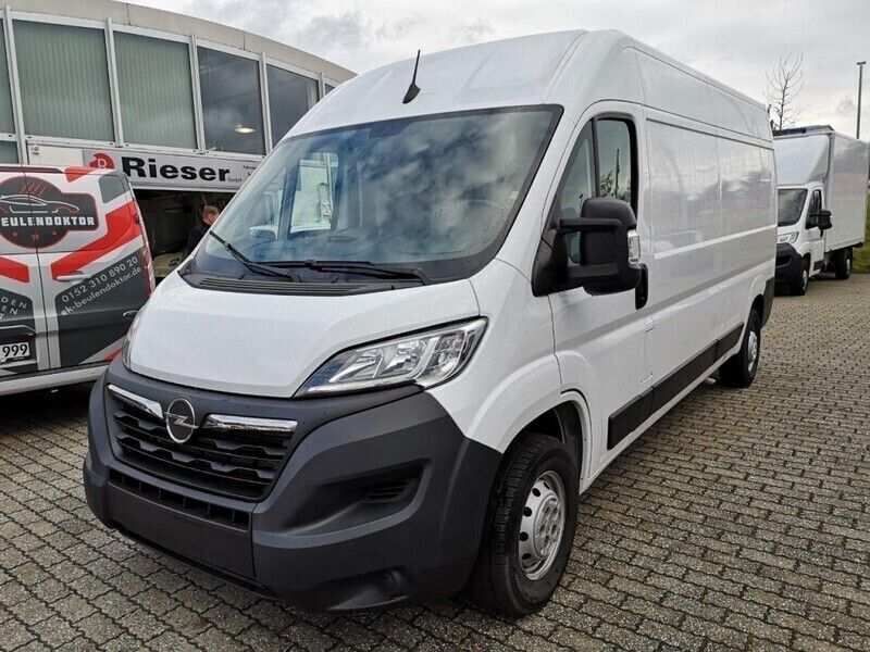 Weiß Gebraucht 2023 Opel Movano Van | 22.980 € (Guter Preis) - Bild 1/4