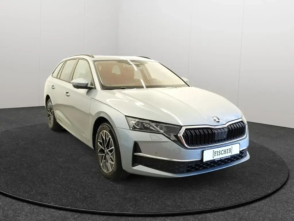 Gebraucht Skoda Octavia 150 PS (110 kW) 2026 Silber Kombi