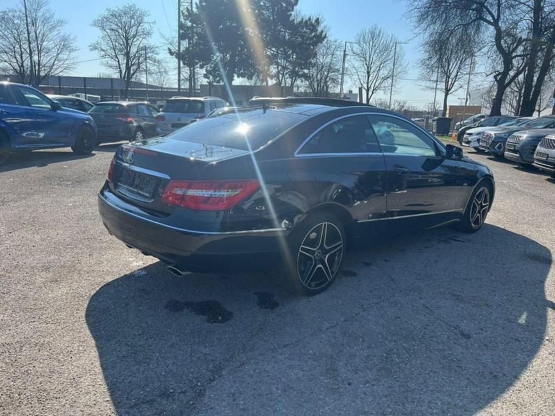 Gebraucht Mercedes E350 AMG 292 PS (214 kW) 2010 Schwarz Coupé