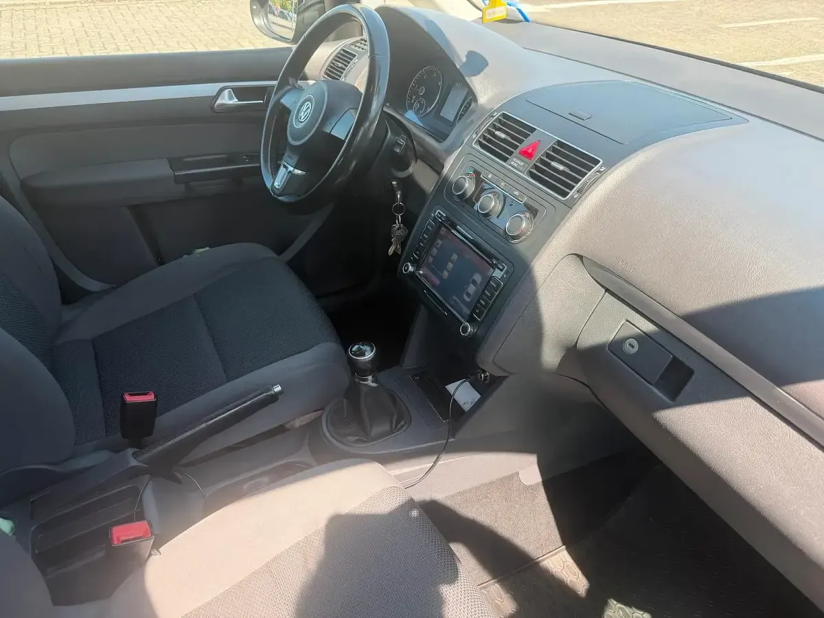 Używany VW Touran 105 KM (77 kW) 2011 Czarny Minivan