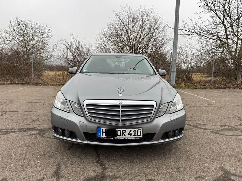 Gebraucht Mercedes E200 136 PS (100 kW) 2010 Grau Limousine