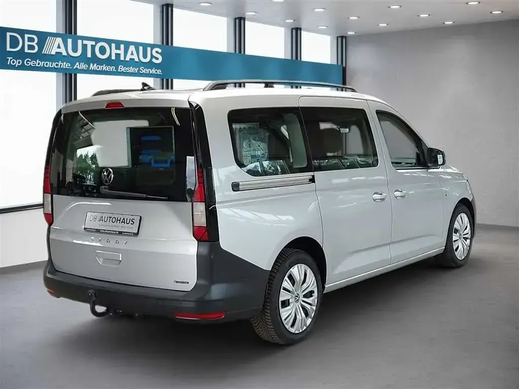 Gebraucht VW Caddy Maxi 122 PS (89 kW) 2023 Silber Van / Kleinbus