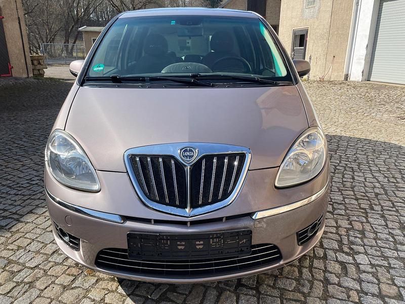 Gebraucht Lancia Musa 95 PS (69 kW) 2011 Grau Van / Kleinbus