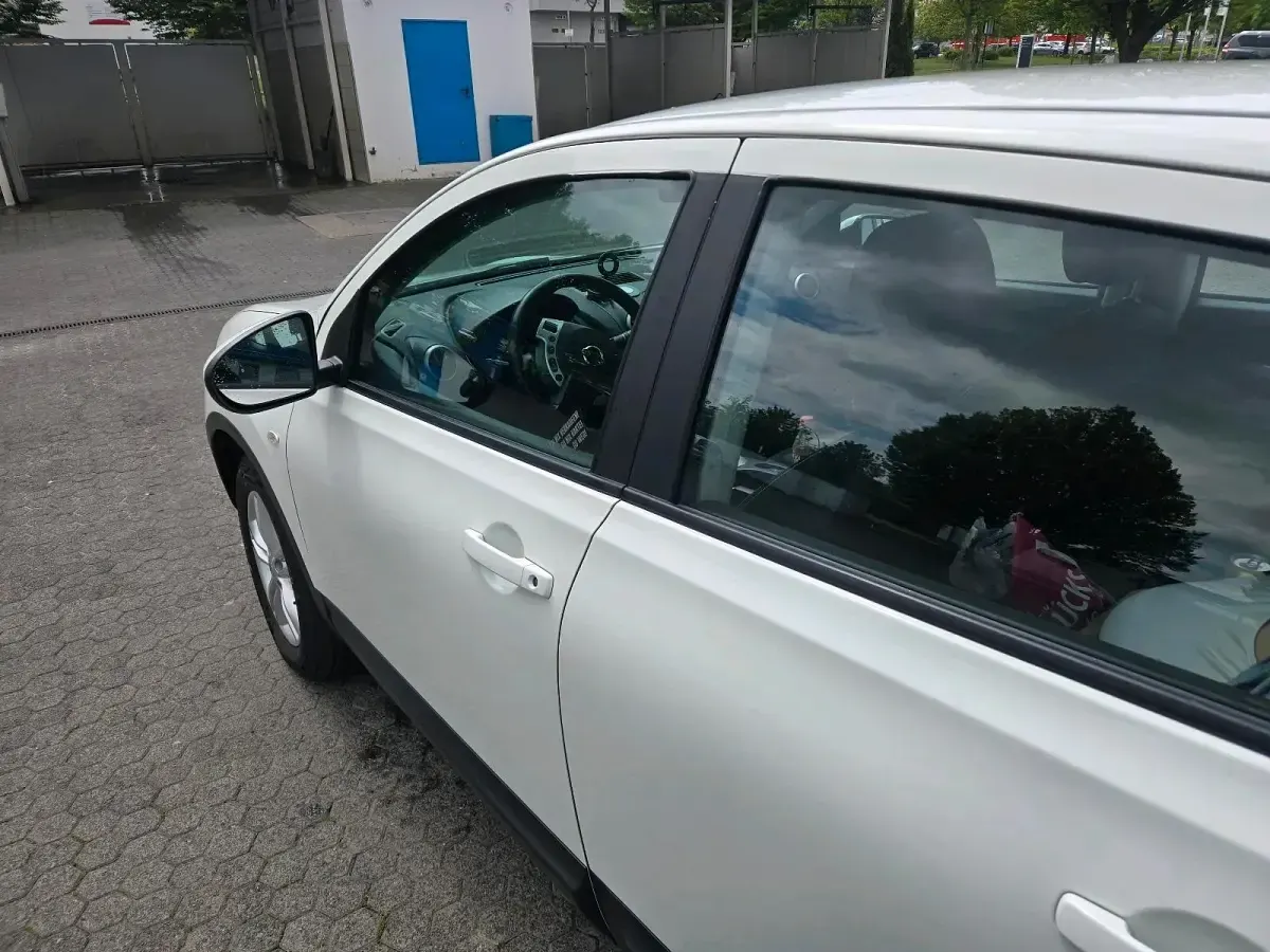 Gebraucht Nissan Qashqai 141 PS (103 kW) 2013 Weiß SUV