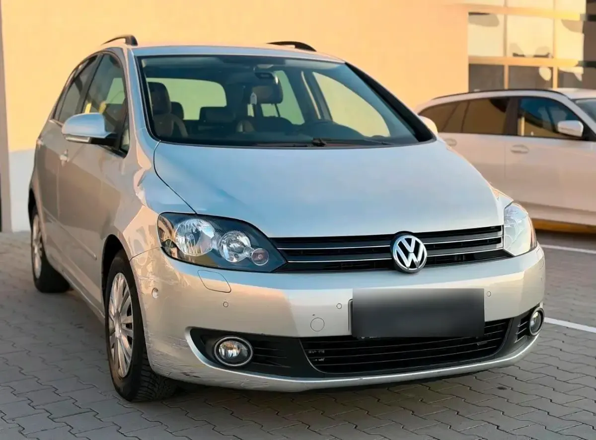 Gebraucht VW Golf VI Team 105 PS (77 kW) 2010 Silber Kleinwagen