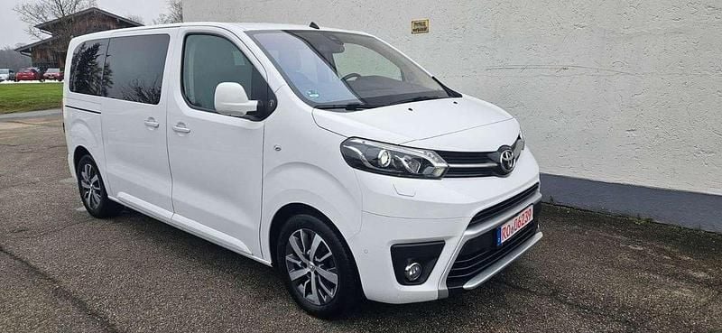 Gebraucht Toyota Proace Verso Team 177 PS (130 kW) 2022 Arctic white Kombi