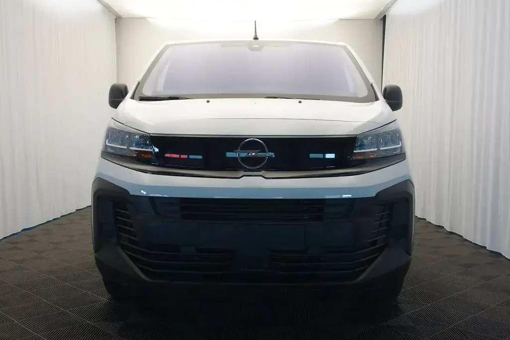 Gebraucht Opel Vivaro 144 PS (105 kW) 2025 Weiß Van / Kleinbus