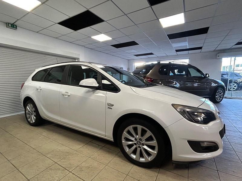Gebraucht Opel Astra Active 140 PS (102 kW) 2013 Weiß Kombi