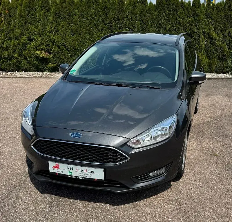 Gebraucht Ford Focus Business Edition 125 PS (91 kW) 2017 Grau Limousine