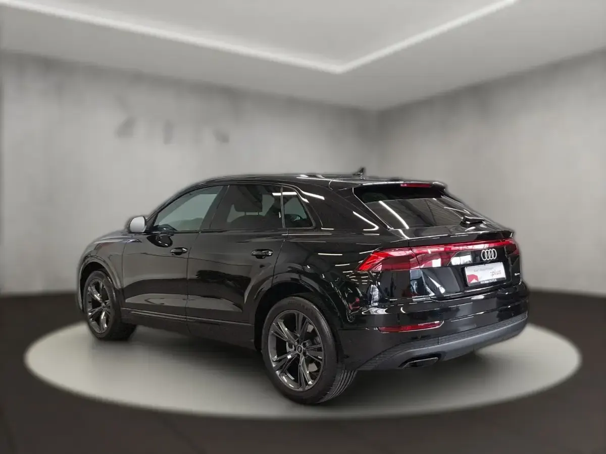 Gebraucht Audi Q8 Ambiente 231 PS (169 kW) 2025 Schwarz metallic SUV