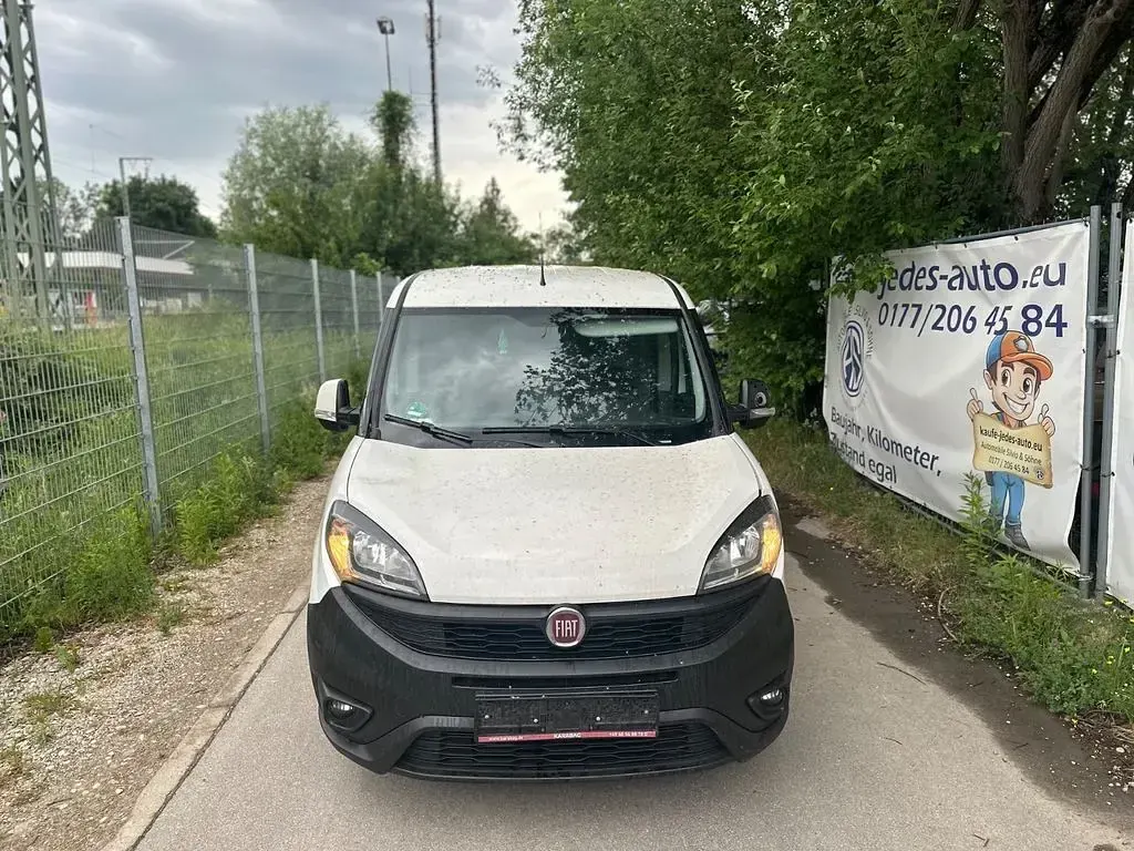 Gebraucht Fiat Doblò 101 PS (74 kW) 2022 Weiß Van / Kleinbus