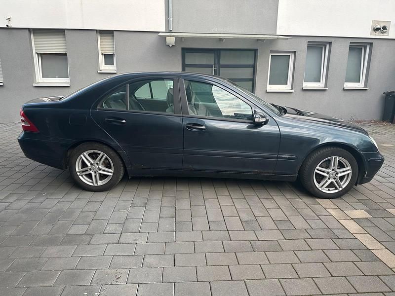 Gebraucht Mercedes C180 129 PS (94 kW) 2001 Blau Limousine