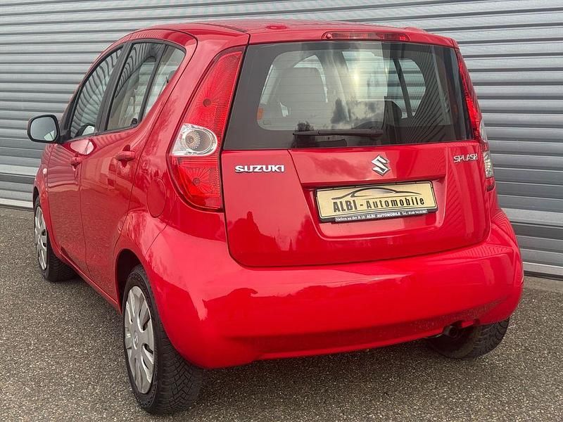 Gebraucht Suzuki Splash Basic 65 PS (47 kW) 2011 Rot Kleinwagen