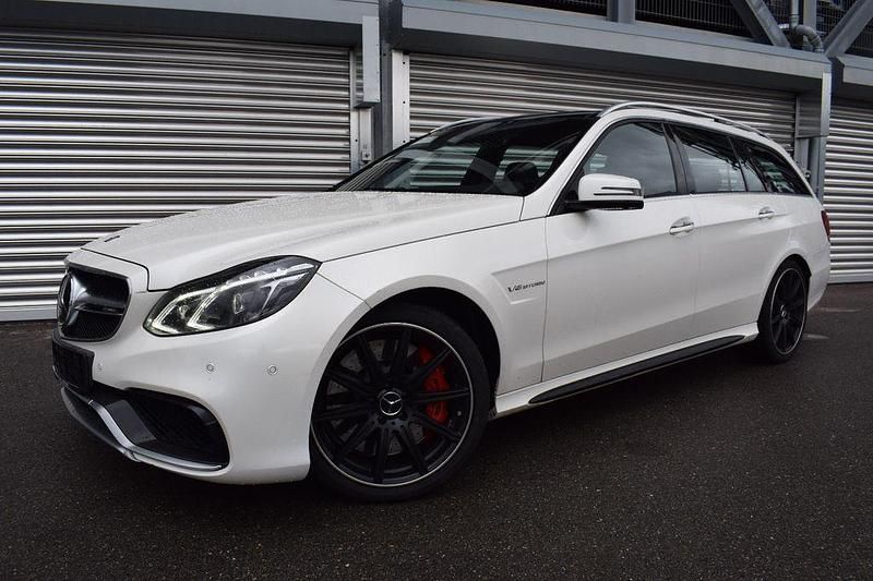 Weiß Gebraucht 2016 Mercedes E63S AMG AMG Limousine | 28.900 € (Fairer Preis) - Bild 1/4