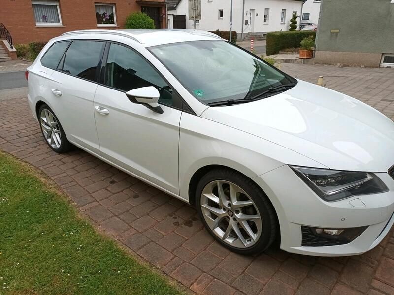 Weiß Gebraucht 2015 Seat Leon ST FR Kombi | 11.500 € (Fairer Preis) - Bild 1/4
