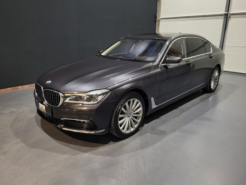 Gebraucht BMW 750 400 PS (294 kW) 2017 Sophistograu brillanteffekt Limousine