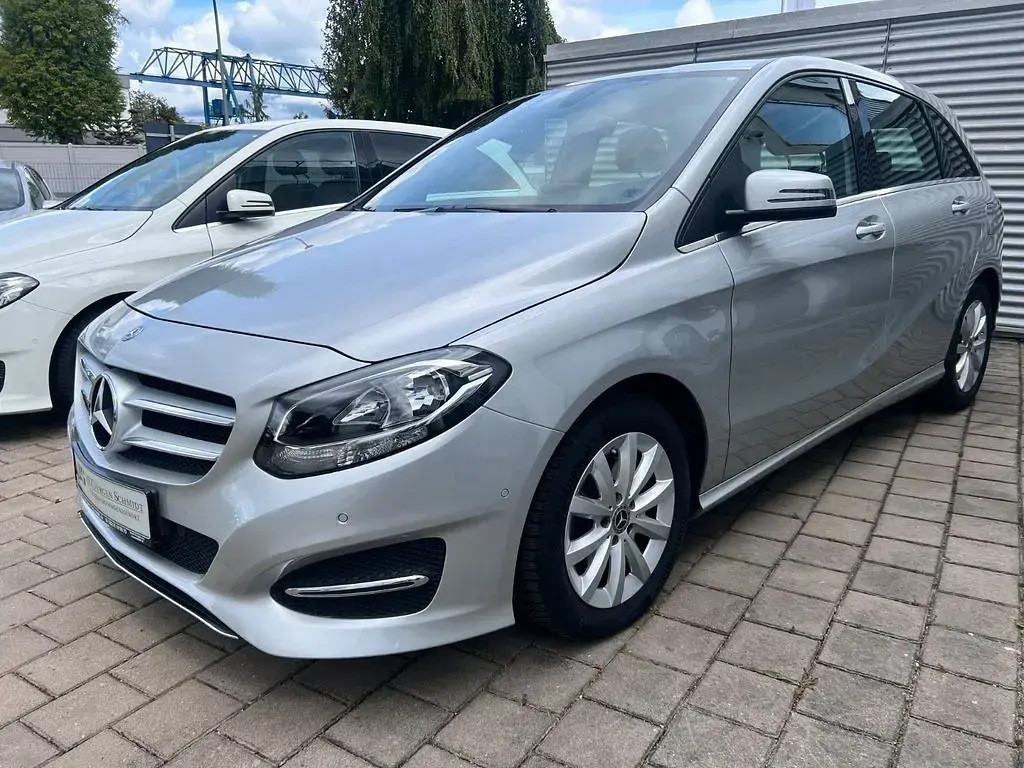 Gebraucht Mercedes B180 Business 122 PS (89 kW) 2018 Silber Van / Kleinbus