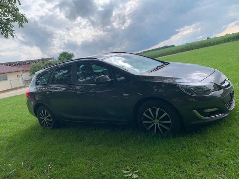 Grau Gebraucht 2013 Opel Astra Active Kombi | 4.800 € (Guter Preis) - Bild 1/4