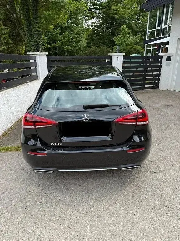 Gebraucht Mercedes A180 136 PS (100 kW) 2021 Schwarz Limousine
