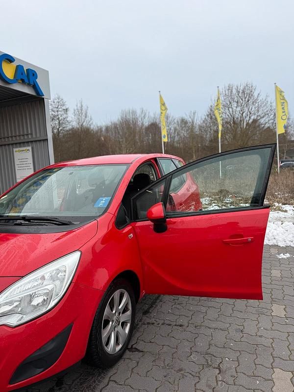 Gebraucht Opel Meriva 115 PS (84 kW) 2010 Rot Van / Kleinbus