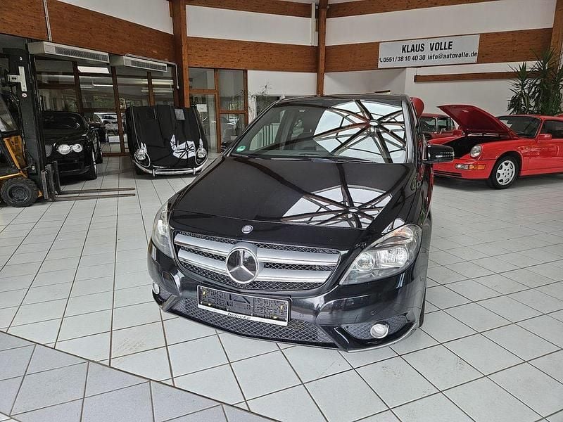 Schwarz Gebraucht 2012 Mercedes B200 Sport Van / Kleinbus | 5.995 € (Guter Preis) - Bild 1/4