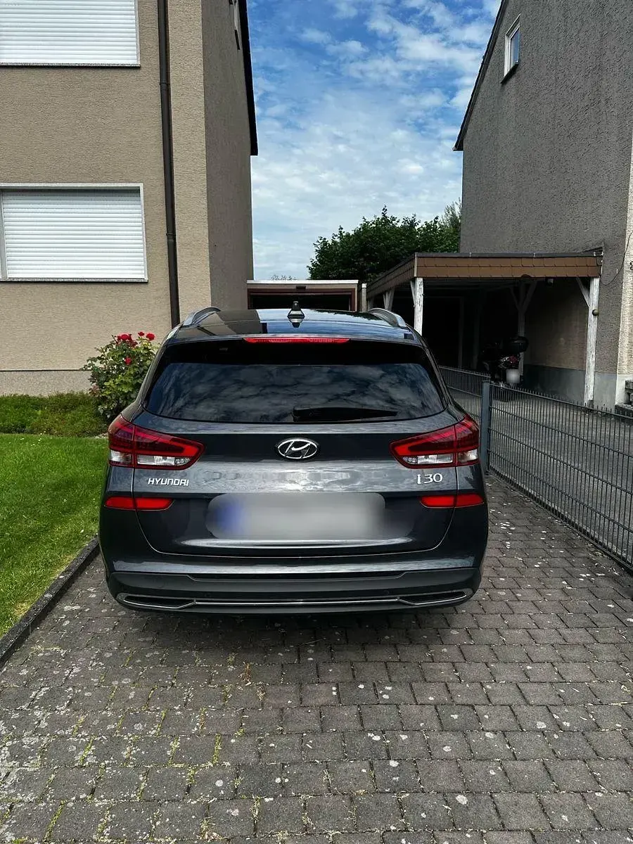 Gebraucht Hyundai i30 GO! 120 PS (88 kW) 2023 Grau Kombi