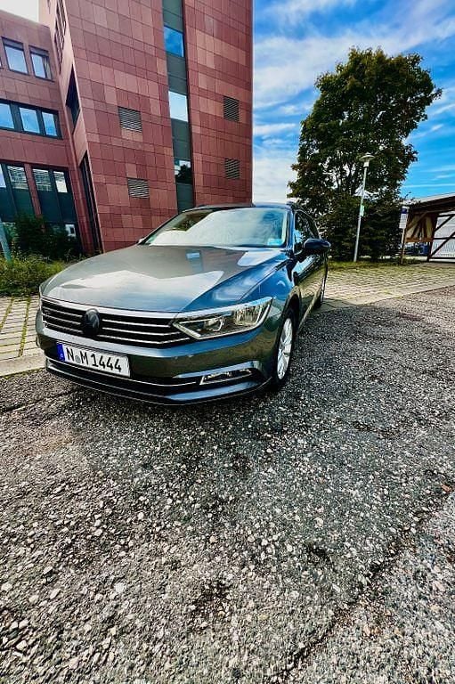 Grau Gebraucht 2016 VW Passat Comfortline Kombi | 13.799 € (Guter Preis) - Bild 1/4