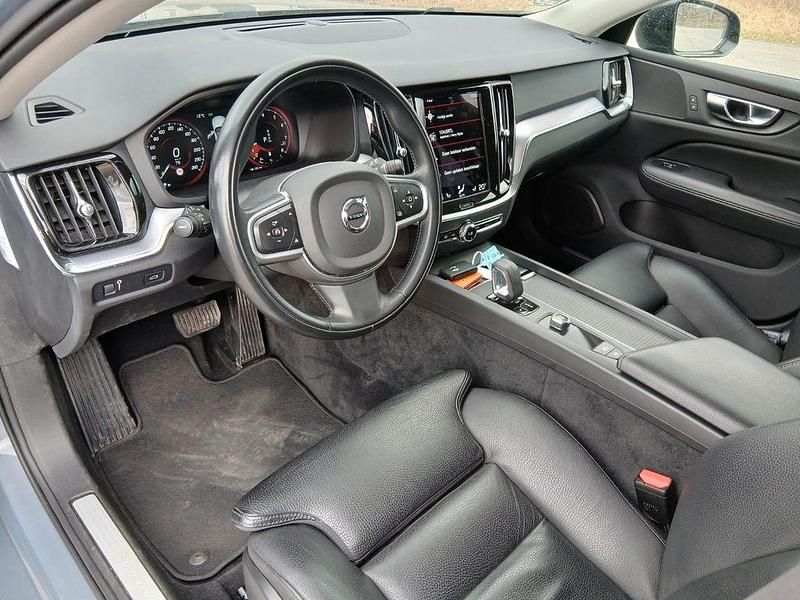 Gebraucht Volvo V60 163 PS (119 kW) 2022 Grau Kombi