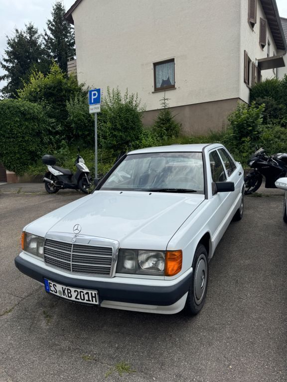Weiß Gebraucht 1991 Mercedes 190 Limousine | 3.499 € - Bild 1/4