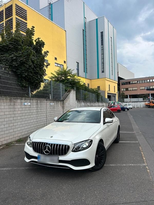 Gebraucht Mercedes E200 150 PS (110 kW) 2018 Weiß Limousine