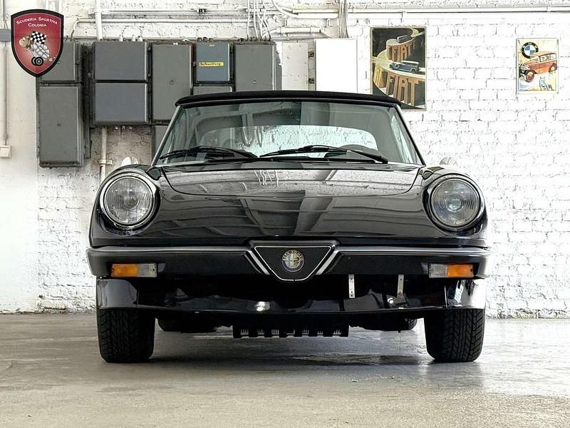 Gebraucht Alfa Romeo Spider 126 PS (92 kW) 1985 Schwarz Cabrio