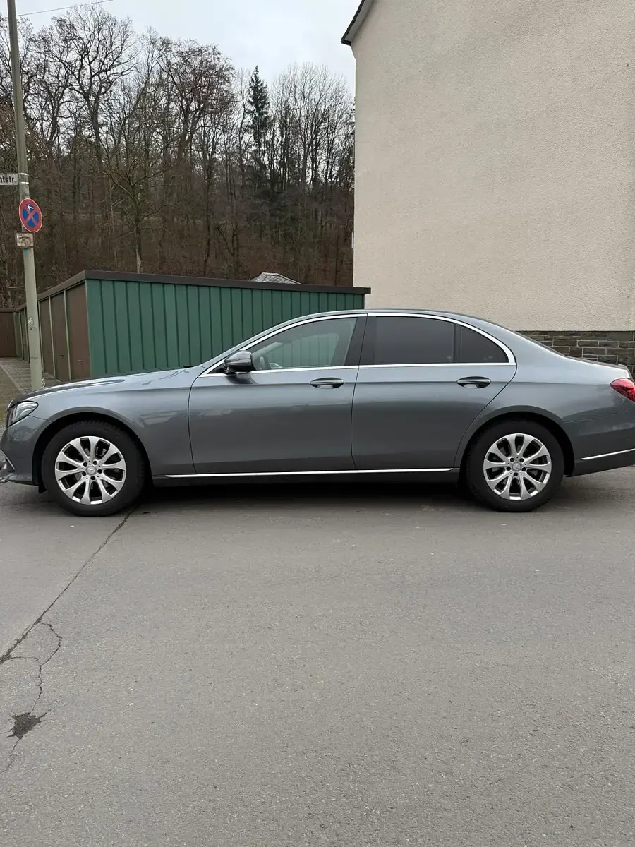 Gebraucht Mercedes E220 194 PS (142 kW) 2016 Grau Limousine