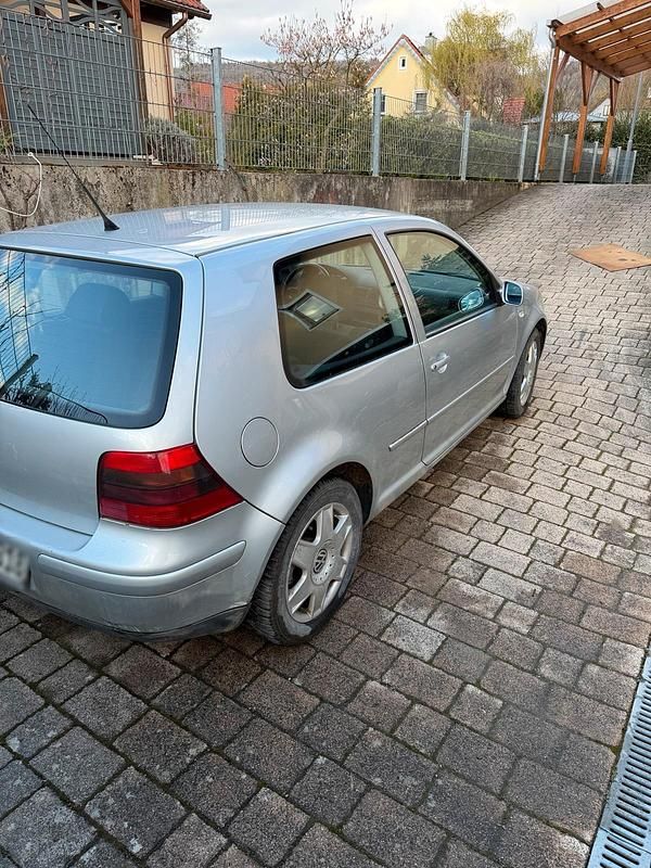 Gebraucht VW Golf IV 104 PS (76 kW) 2001 Silber Kleinwagen