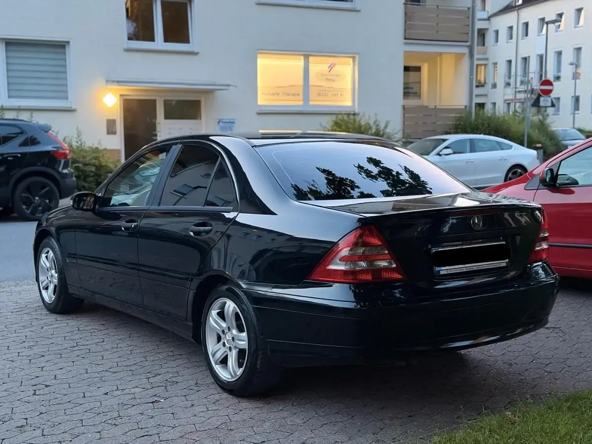 Gebraucht Mercedes C200 122 PS (89 kW) 2006 Schwarz Limousine
