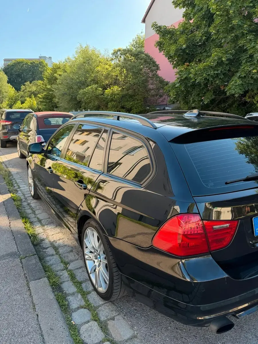 Gebraucht BMW 320 177 PS (130 kW) 2009 Schwarz Kombi