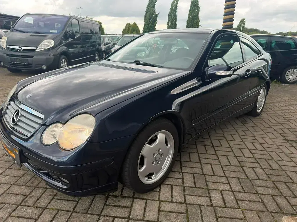 Gebraucht Mercedes C180 143 PS (105 kW) 2002 Blau Coupé